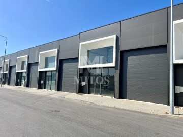 Industrial building / warehouse in Palmeira de Faro e Curvos