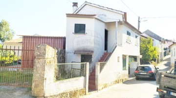 House 2 Bedrooms in Treixedo e Nagozela