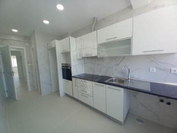 Piso 4 Habitaciones en Almada, Cova da Piedade, Pragal e Cacilhas