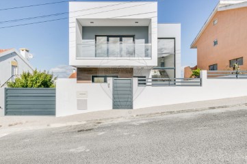 House 4 Bedrooms in Alhandra, São João dos Montes e Calhandriz