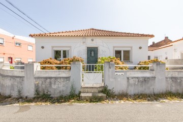 Maison 3 Chambres à Loures