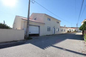 House 5 Bedrooms in Envendos