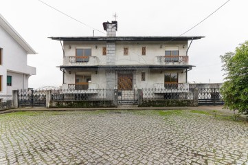House 4 Bedrooms in Baguim do Monte (Rio Tinto)