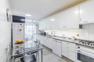 Apartamento 3 Quartos em Mafamude e Vilar do Paraíso