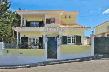 House 4 Bedrooms in Alcabideche