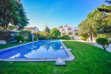 House 5 Bedrooms in Oeiras e São Julião da Barra, Paço de Arcos e Caxias