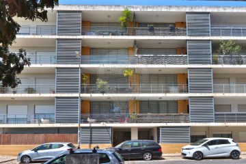 Apartamento 3 Quartos em Carcavelos e Parede