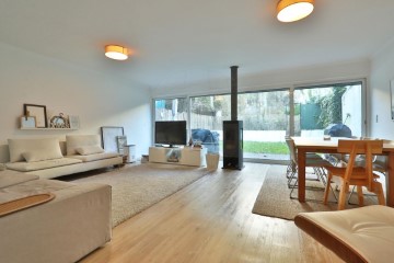 House 6 Bedrooms in Carcavelos e Parede