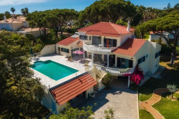 House 8 Bedrooms in Quarteira