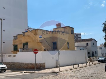 House 4 Bedrooms in Faro (Sé e São Pedro)