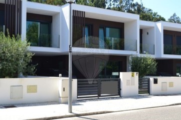 House 4 Bedrooms in Bombarral e Vale Covo