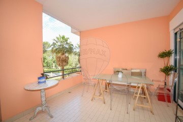 Apartamento 2 Quartos em Carcavelos e Parede