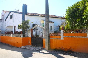 House 2 Bedrooms in Campelos e Outeiro da Cabeça