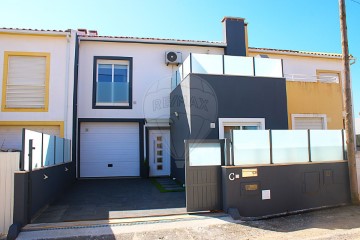 House 3 Bedrooms in Lourinhã e Atalaia