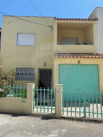 House 4 Bedrooms in Charneca de Caparica e Sobreda