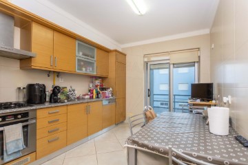 Apartment 2 Bedrooms in Alto do Seixalinho, Santo André e Verderena