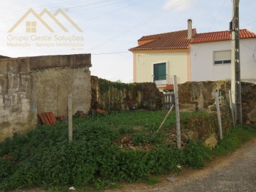 Casa habitação em ruína, Vila Facaia, Torres Vedra