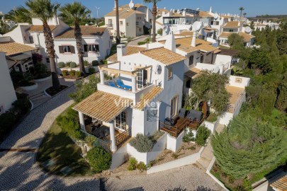 T2 Duplex with stunning views of the sea and golf 