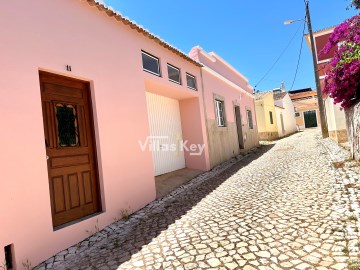 with Villas Key. Typical Portuguese house with 2 b