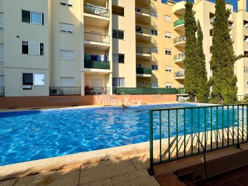 Apartamento T2 com piscina e garagem