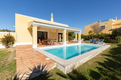 Villa with sea view and pool in Luz
