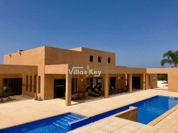 Fantastic Villa V5 detached villa with garden and 
