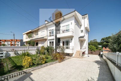 Maison 4 Chambres à Pedroso e Seixezelo