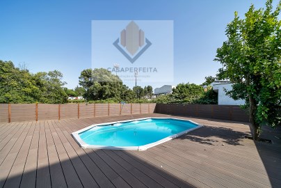 House 4 Bedrooms in Pedroso e Seixezelo