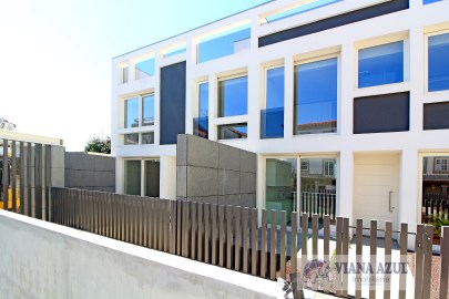 Vianaazul - Moradia T3 Duplex com terraço - Fachad