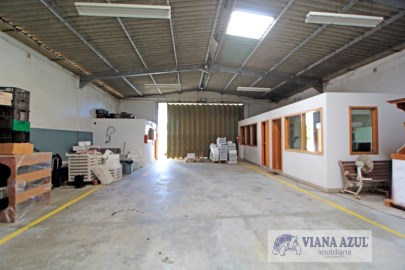 Vianaazul - Warehouse with 300 m2 in Areosa - Vian