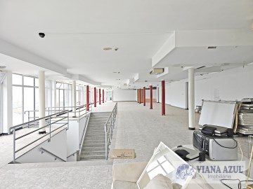 Vianaazul - Armazém com 880,5 m2 em Vila Nova de A