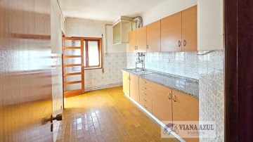 Vianaazul - Apartamento T3 c/garagem, sótão e logr