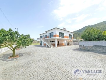 Vianaazul - 5 bedroom villa with garage and garden