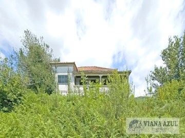 Vianaazul - House with land for investment, Loivo,