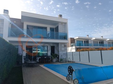 Moradia V3 com piscina aquecida para venda em Albu
