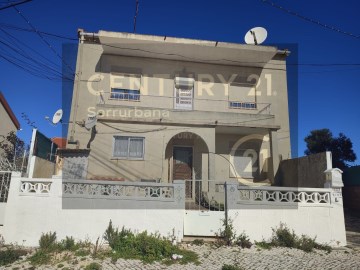 House 6 Bedrooms in Santa Iria de Azoia, São João da Talha e Bobadela