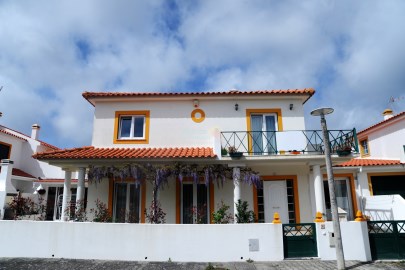 House 3 Bedrooms in Atouguia da Baleia
