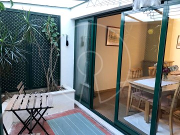 One bedroom apartment with patio in Cascais center