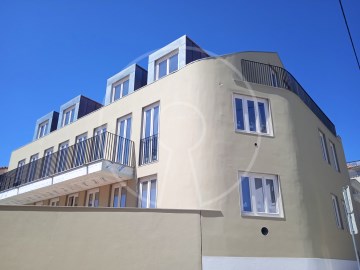 New 1 bedroom apartment with balcony and parking i