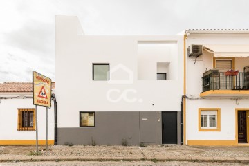 House 2 Bedrooms in Malagueira e Horta das Figueiras