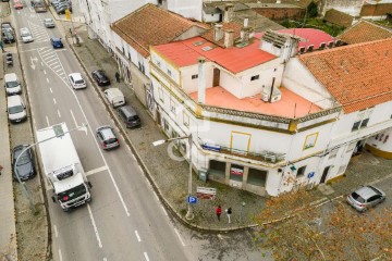 Loja em N.S. da Vila, N.S. do Bispo e Silveiras