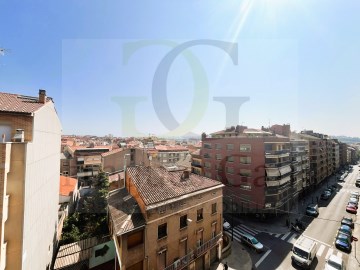 Apartment 4 Bedrooms in Centre - Passeig i Rodalies