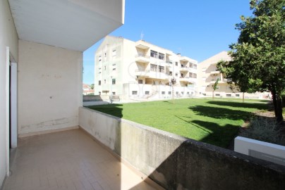 Espaçoso apartamento T4 junto ao centro de Santaré
