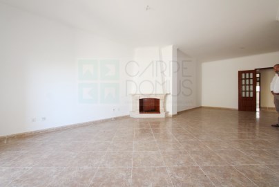 Apartamento T3, amplo sotão 87m2, varandas, junto 