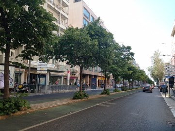 Loja na Avenida Almirante Reis