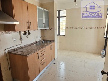 Apartment 2 Bedrooms in Alto do Seixalinho, Santo André e Verderena