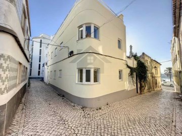 4 Bedroom Villa for Sale in Portimão