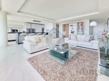 Apartment T4 for sale in Ferragudo