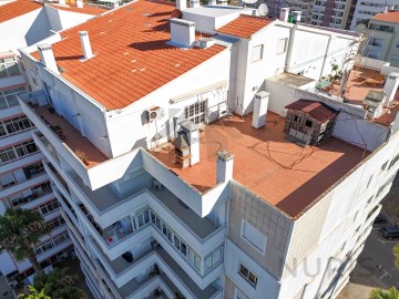 Apartamento de 4 dormitorios en venta en Portimão