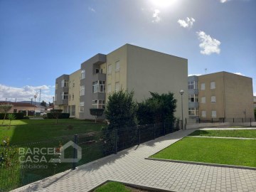 Apartamento T3 com garagem fechada, para arrendar,